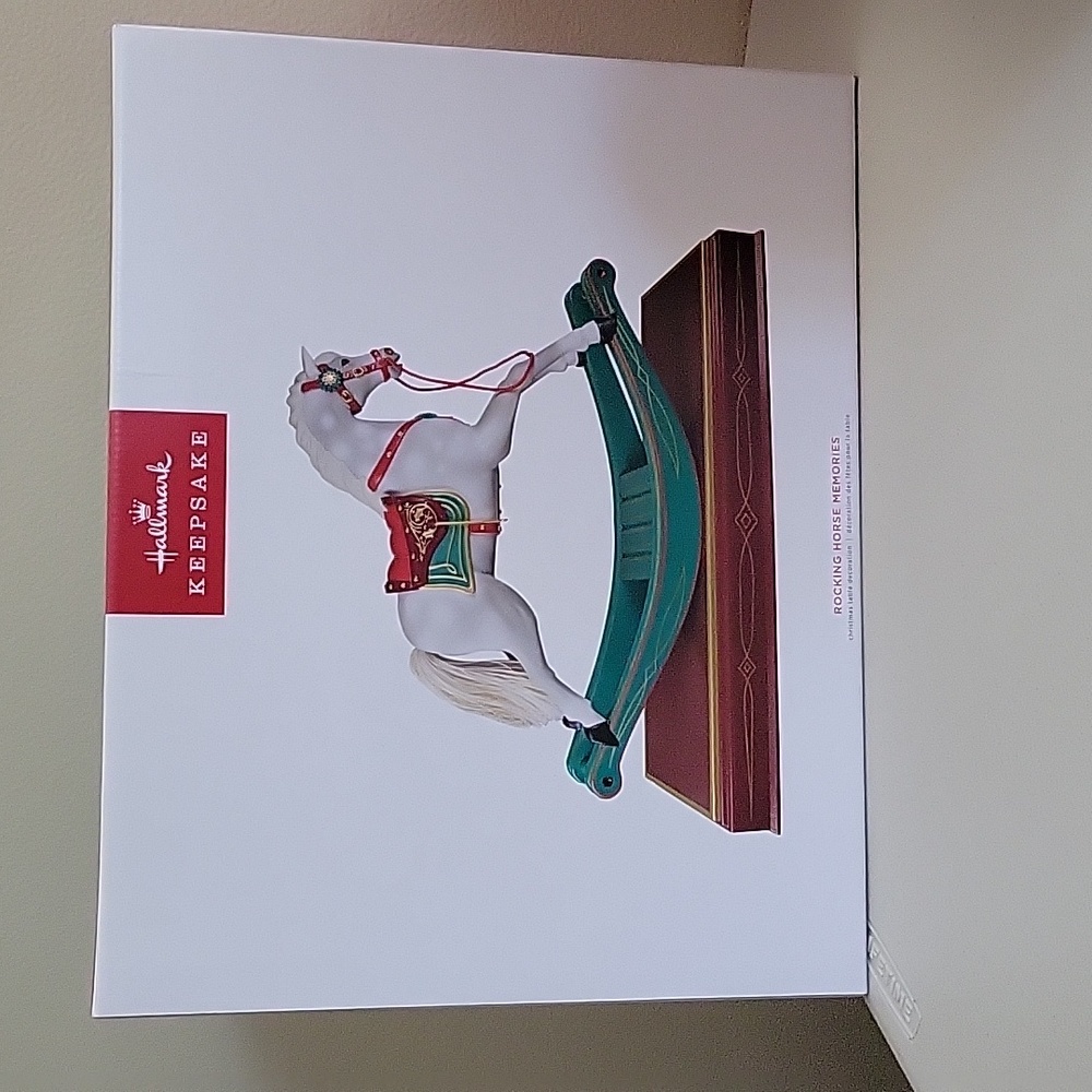 BRAND NEW HALLMARK ROCKING HORSE 2022 MEMORIES. DECORATION MOTION.